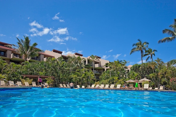 Kamaole Sands refreshing swimming pool