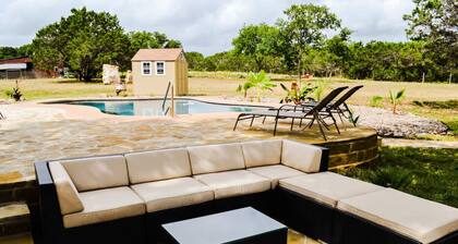 7-Acre Hill Country Haven w/ POOL-Guadalupe River