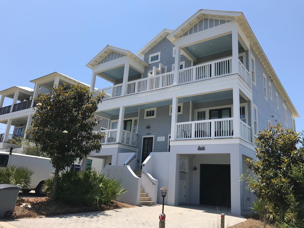 100 Yards and no steps to Direct Beach Access , Private pool, Elevator,  Bikes!