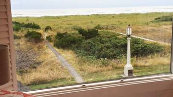 5 chambres, bureau, fer et planche à repasser, lit parapluie