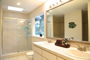 Combined shower/bathtub, hair dryer, towels, soap