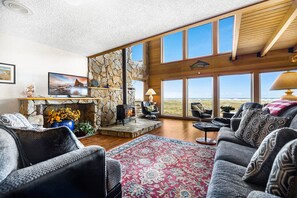 Smart TV, fireplace, DVD player, table football