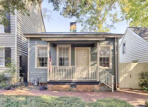 Historic District Cottage on East Jones Street!