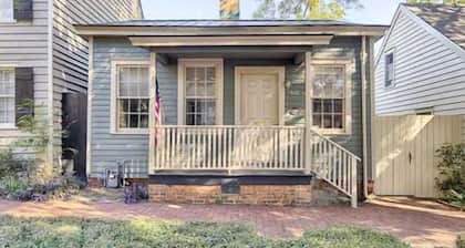 Historic District Cottage on East Jones Street!