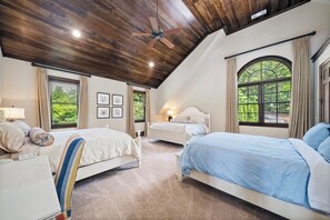6 habitaciones, escritorio, tabla de planchar con plancha y wifi gratis 