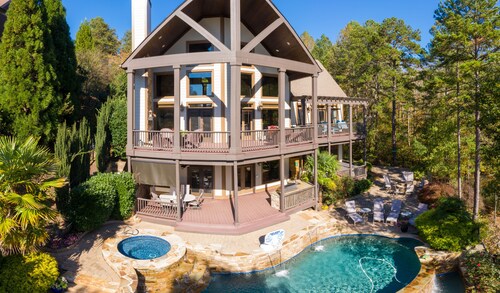 Intimate lakefront retreat with magnificent infinity pool and stunning lake view