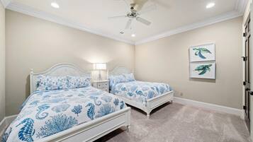 6 bedrooms, desk, iron/ironing board, WiFi (free)