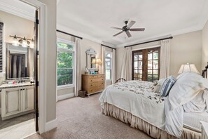 6 bedrooms, desk, iron/ironing board, free WiFi