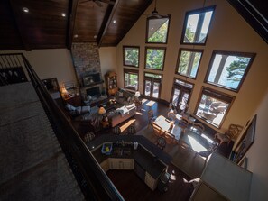 Smart-TV, peis, DVD-spiller og bordtennis