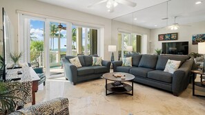 TV, table tennis - 405 Mariners Club - 3 bedroom tri-level townhome with view of the oasis pool and the ocean (Key Largo)