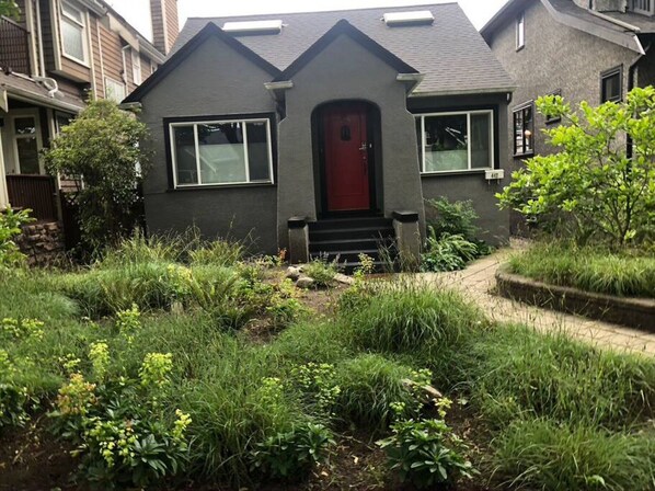 Exterior - 438 west 21st · Beautiful 3 BDRM Newly Reno d Home Cambie Area (Vancouver)