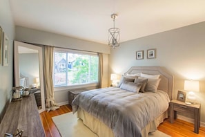 Room - 438 west 21st · Beautiful 3 BDRM Newly Reno d Home Cambie Area (Vancouver)