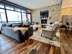 تلفزيون، مدفأة، برامج وأفلام نتفليكس، هولو