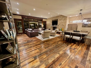 TV, fireplace, Netflix, Hulu