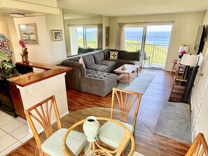 Smart TV, stereo - Oceanfront Alii Kai I Condominium #7202 Princeville Kauai (Princeville)