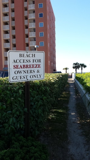 Property grounds - Special Rates On Fill In Dates For Your Beach Vacation (Gulf Shores)