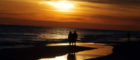 Una playa cerca, toallas de playa