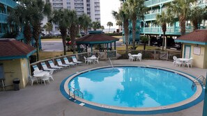 حمّام سباحة خارجي