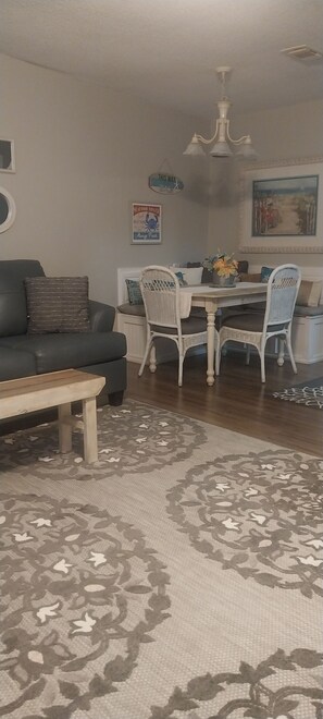Interior - Special Rates On Fill In Dates For Your Beach Vacation (Gulf Shores)