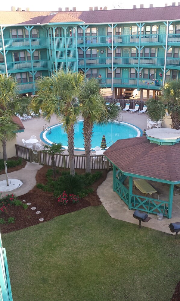 حمّام سباحة خارجي