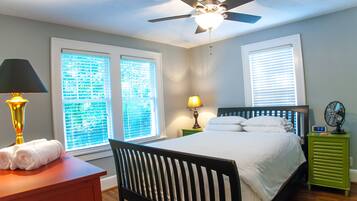 2 bedrooms, desk, iron/ironing board, WiFi