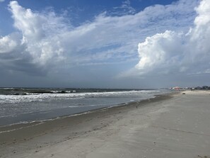 På stranden