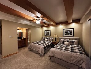 2 bedrooms, iron/ironing board, free WiFi, bed sheets - 2-Bedroom 3-Full Bath condo, just a short walk to Main Street and Ski Lifts (Breckenridge)