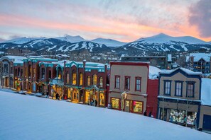 Exterior - 2-Bedroom 3-Full Bath condo, just a short walk to Main Street and Ski Lifts (Breckenridge)
