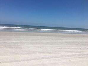 Beach nearby, sun-loungers - Sunburst Cottage Beachside (Saint Augustine Beach)