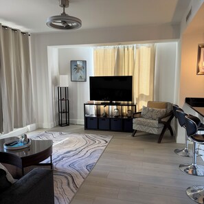 TV connectée, cheminée, baby-foot, table de tennis de table