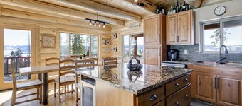 Top of the Mountain Log Home with BREATHTAKING VIEWS near Winter Park, Granby