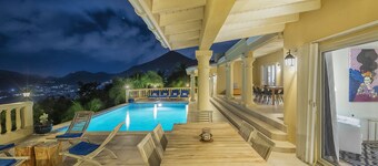 VILLA DE LUJO - Premier Partner, Vistas increíbles, 5 * comentarios, sereno y privado