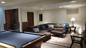TV, fireplace, DVD player, video library -  Avail Sat and Sun Night for FIBARK! Pet/Multi-Fam Friendly! Central Location! (Salida)