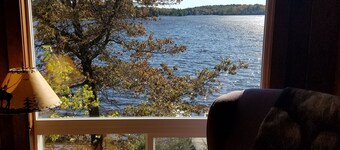 Lakefront Large Lodge in quiet bay~ Pontoon Rental Available 