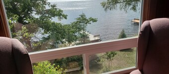 Lakefront Large Lodge in quiet bay~ Pontoon Rental Available 