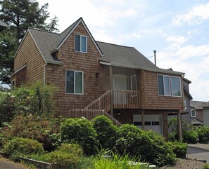Exterior - The Dorothy Lou Family Home; short walk to beach, ocean view (Cannon Beach)