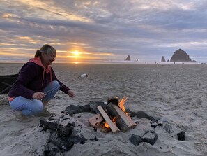 Playa en los alrededores y camastros