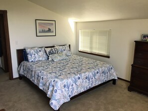 4 bedrooms, desk, iron/ironing board, free WiFi