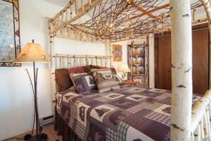 1 slaapkamer, een strijkplank/strijkijzer, wifi, beddengoed