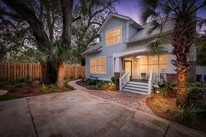 Exterior - NEWLY RENOVATED!! Immaculate Beach Cottage, Walk to Beaches, Restaurants, Shopping! (St. Simons Island)