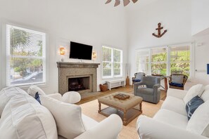 TV, fireplace, ping pong - NEWLY RENOVATED!! Immaculate Beach Cottage, Walk to Beaches, Restaurants, Shopping! (St. Simons Island)