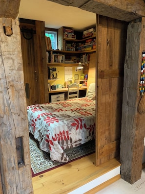 2 bedrooms, iron/ironing board, travel crib, WiFi - The Catskills Red Barn-near Belleayre (Highmount)