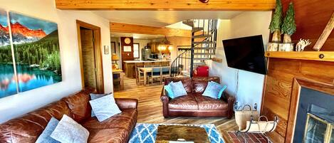 Smart TV, fireplace, DVD player, table tennis