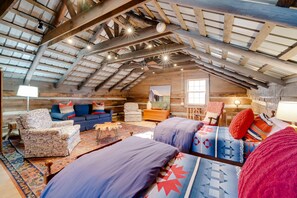 2 عدّة غرف نوم ومكواة/لوح كي وواي فاي مجانًا وملاءات أسرّة