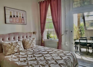 11 bedrooms, in-room safe, iron/ironing board, free WiFi