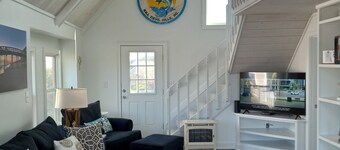 The Sunsetter Beach House! Pool & Home Theater! Nice People Only!