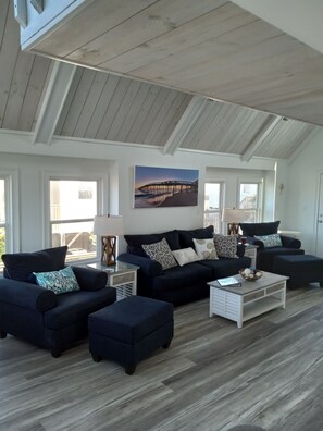 Télévision, livres, chaîne hi-fi