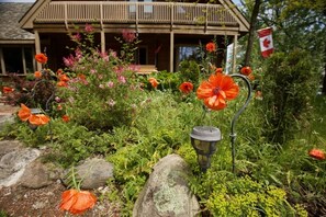 Exterior detail - Runaway Rooster B&B - The Roost (Prince Edward)