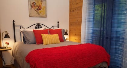 Runaway Rooster B&B - The Roost