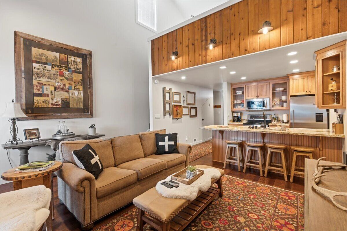 Park City Cozy Mountain Retreat- Steps to PCMR! Now booking Winter 2024-2025!